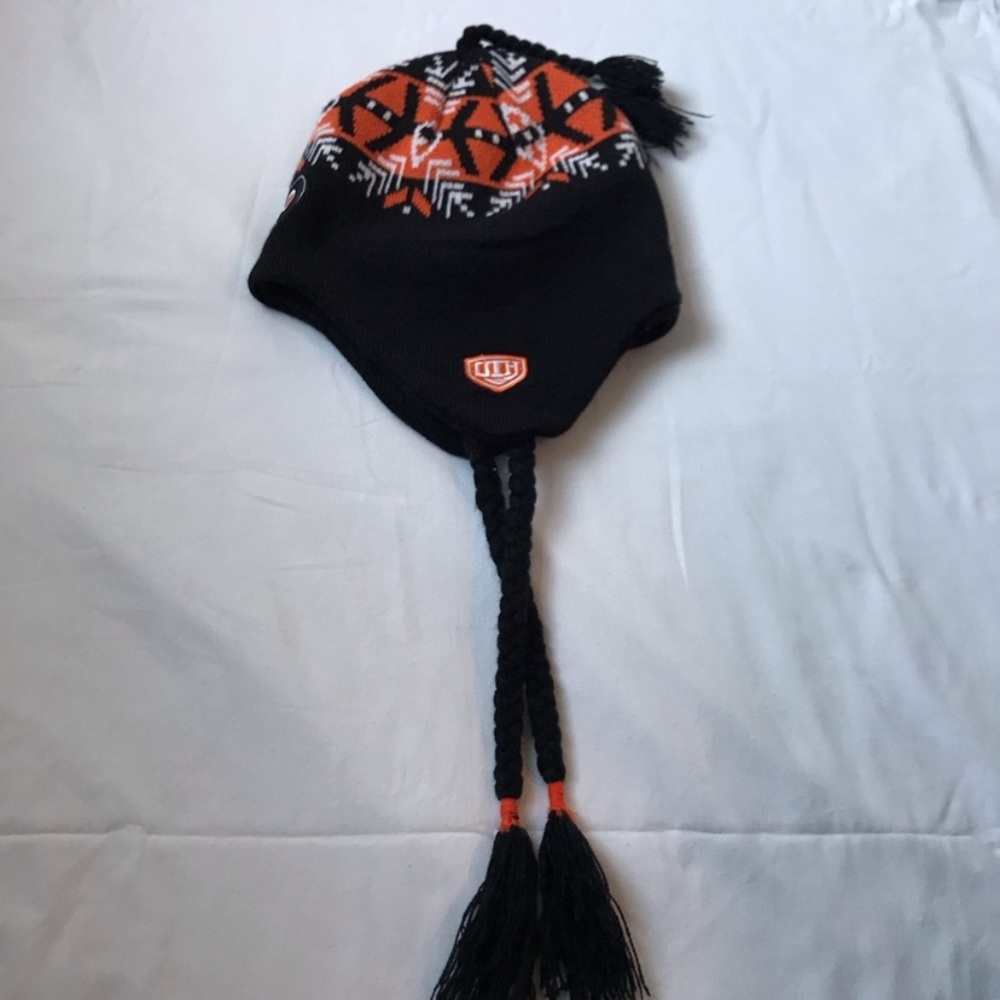 Flyers winter hat - Picture 2 of 8